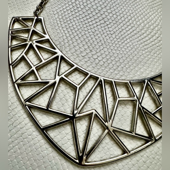 Silver Geometric Necklace NWOT - Picture 4 of 6